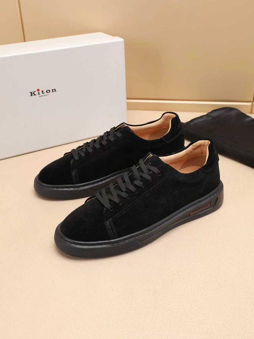 Мужские туфли Kiton из натуральной замши