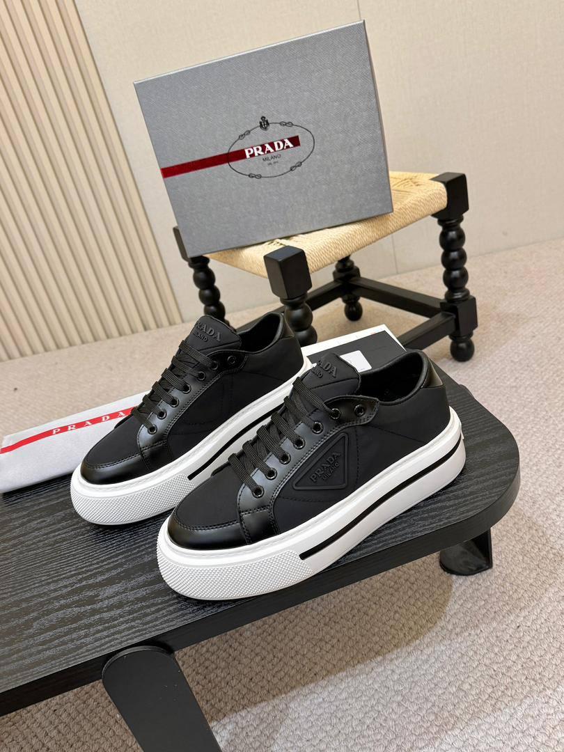 Мужские туфли Prada из натуральной кожи